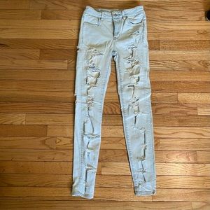 Super destroyed hi-rise jeans